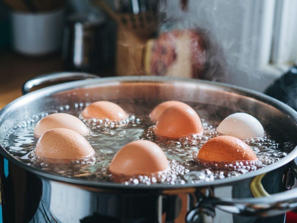 jajka w garnku